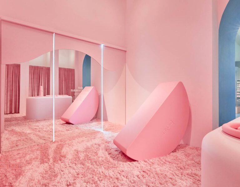 Bala, New York City, a pink room