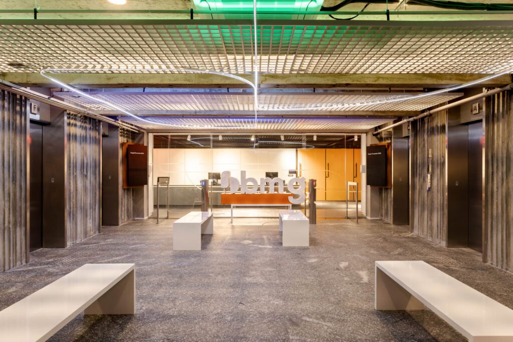 Fragelli’s original concrete structure can be seen in the elevator lobby, with S Stone benches upon the granite floor.