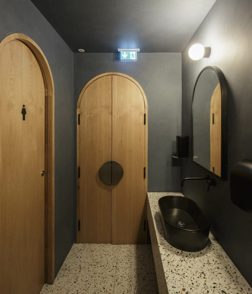 Bathrooms include a Ceramica Globo sink and Bruma faucet.