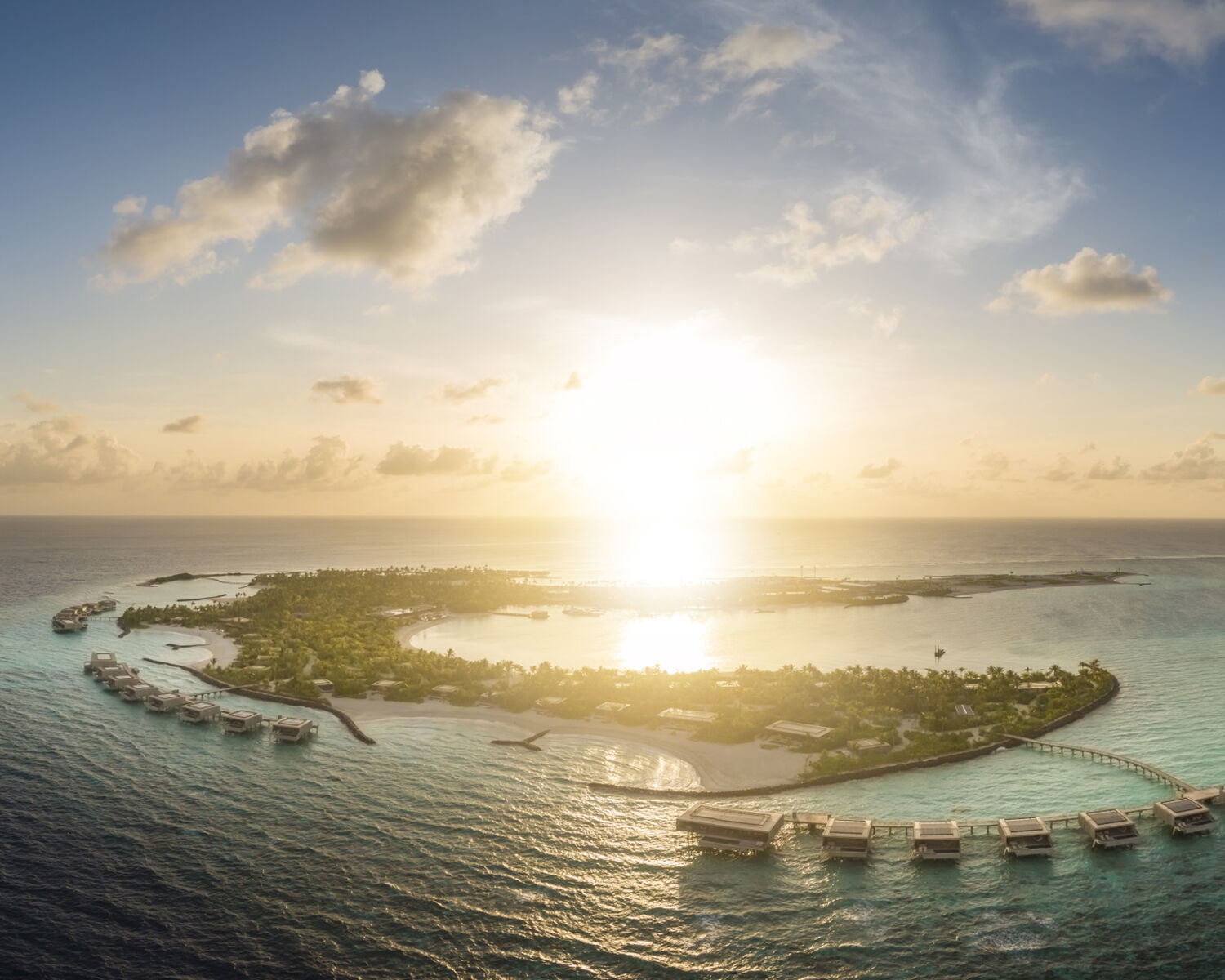 RESORT LARGE: Patina Maldives Hotel